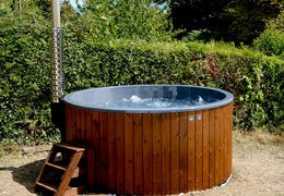 Bain nordique 4 à 5 personnes en Chartreuse : 225 cm avec bulles